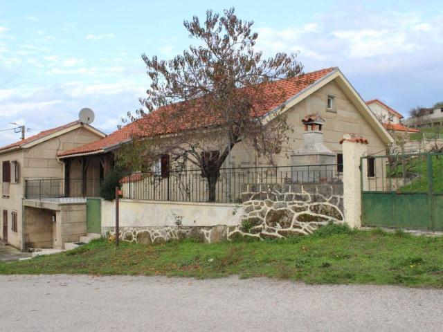 Moradia, Vilar de Perdizes e Meixide