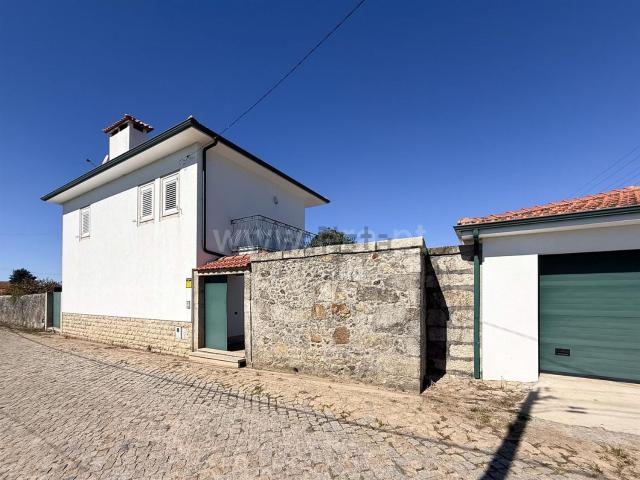 Moradia, Vilar e Mosteiró