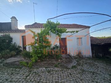 Moradia Zona calma Vilares de Baixo T2 com sala e cozinha