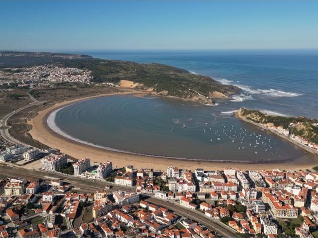 MORADIA 195 m² COM POTENCIAL PARA 2 HABITAÇÕES | PRÓXIMA DAS PRAIAS DE SÃO MARTINHO, FOZ DO ARELH