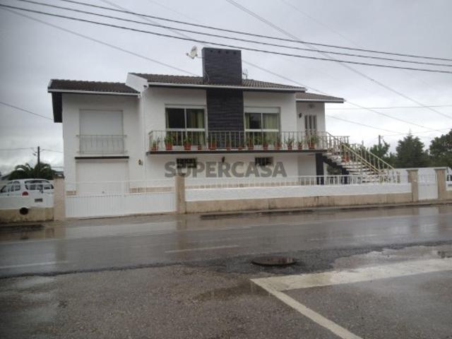 Moradia 4 Assoalhadas Oportunidade Única!