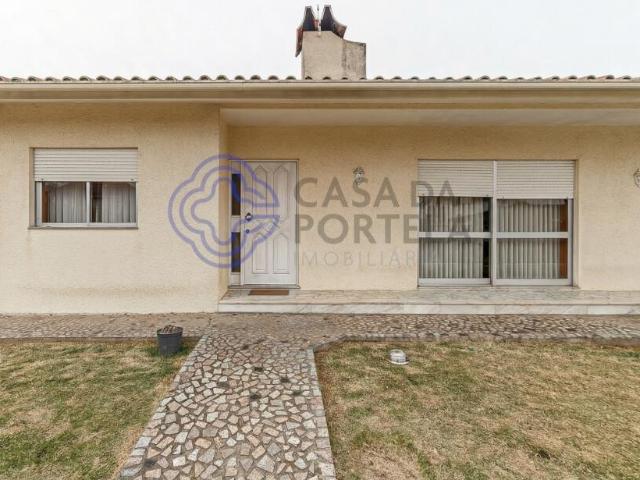 Moradia 4 frentes em Sanfins Santa maria da Feira