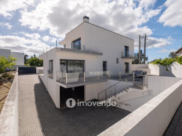 Moradia 4 moderna e exclusiva, com garagem, em Cernache, Coimbra