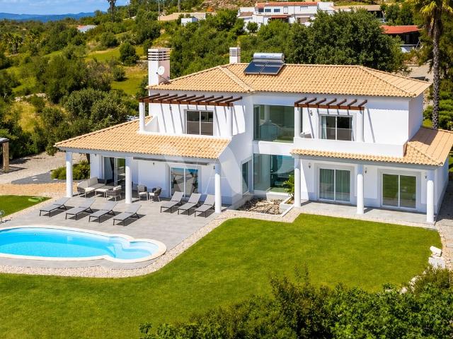 Moradia 4 quartos isolada com vista desafogada sobre o campo. 300m² Loulé são clemente