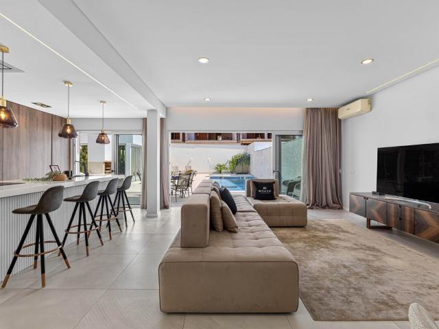 Moradia 5 quartos com piscina de água salgada em Montenegro. 320m² Montenegro