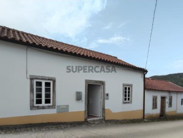 MORADIAS T3 RENOVADA + MORADIA T2 POR RESTAURAR