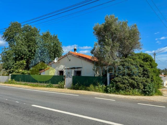 Armazéns industriais e casas em Algoz