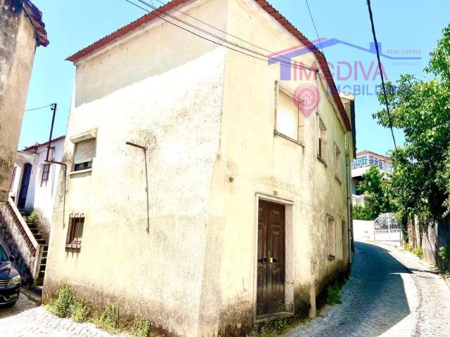 Moradias T2+T2 no centro da vila de Castanheira de Pera