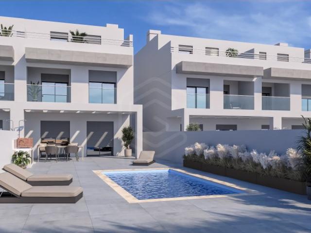Moradias T3+2, em condomínio fechado atualmente em fase de construção, localizadas na privilegiada zona da Praia da Lota, em Manta Rota, Algarve