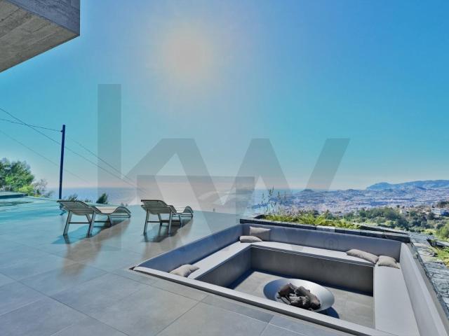 Moradias T4 de Luxo com Vista Panorâmica sobre o Funchal | S. 272m² São Gonçalo