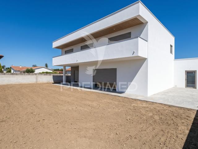 Moradias T4 Novas | Jardoeira – Conforto, Modernidade e Excelente Localização
