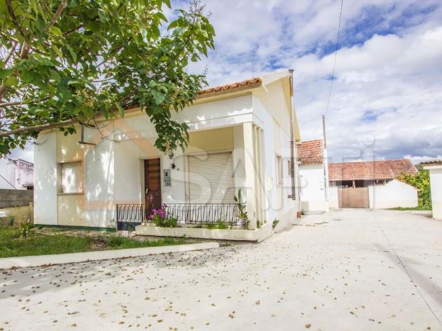 Moradias Térreas. Oportunidade de investimento. 120m² Parceiros e Azoia
