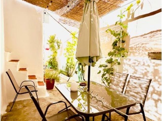 Moradias típicas de Olhão com 110 m2 com quintal e terraço,no centro