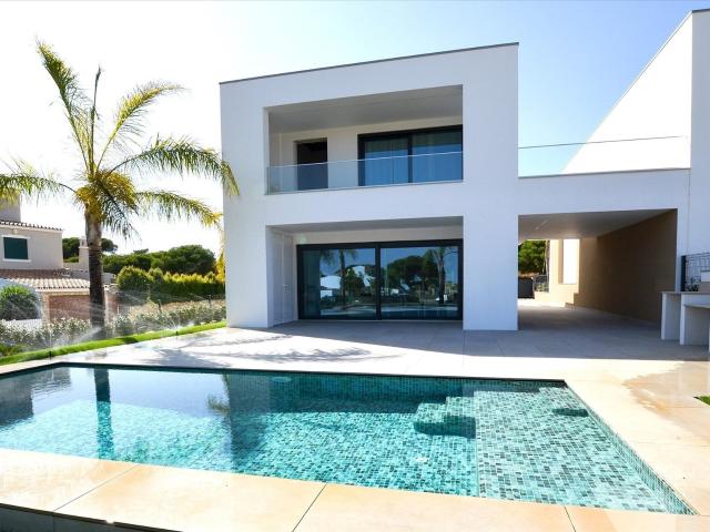 Moradias V3 de estilo contemporâneo com jardim e piscina per. 160m² Quarteira