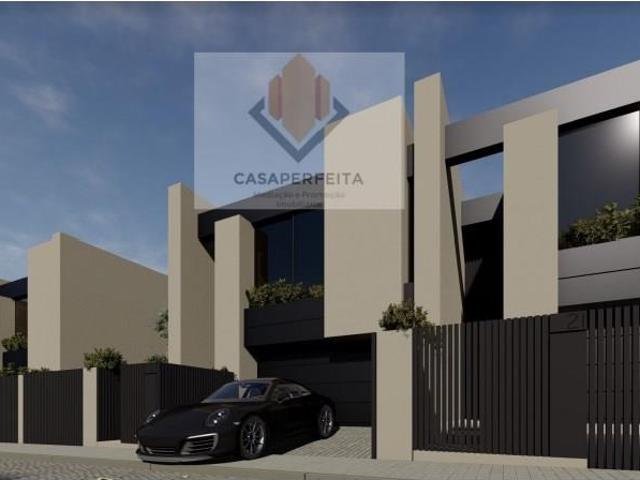 Moradias V3 de Luxo de 3 Frentes com Terraço e Jardim Gond. 274m² Fânzeres e são pedro da cova