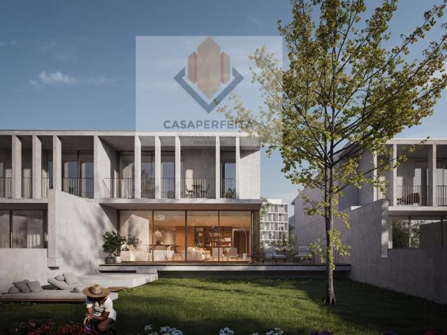 Moradias V3 Novas De Luxo com Jardim, Pátio Interior, Terraç. 179m² Arcozelo
