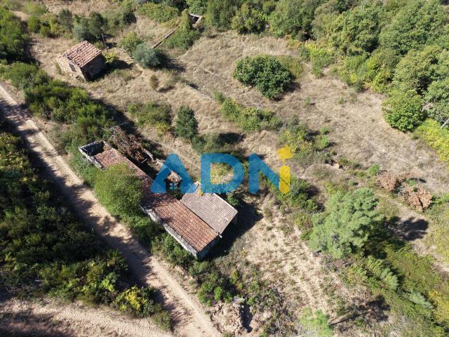 Moradias e antigos moinhos junto à Povoa da Ribeira — Oleiros 13ha, Oleiros