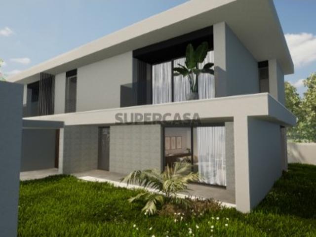 Moradias em Construção com Elegância, Amplitude e Localização Privilegiada
