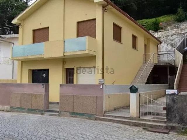 Moradias em Monte da Virgem São Tiago, Oliveira do Douro