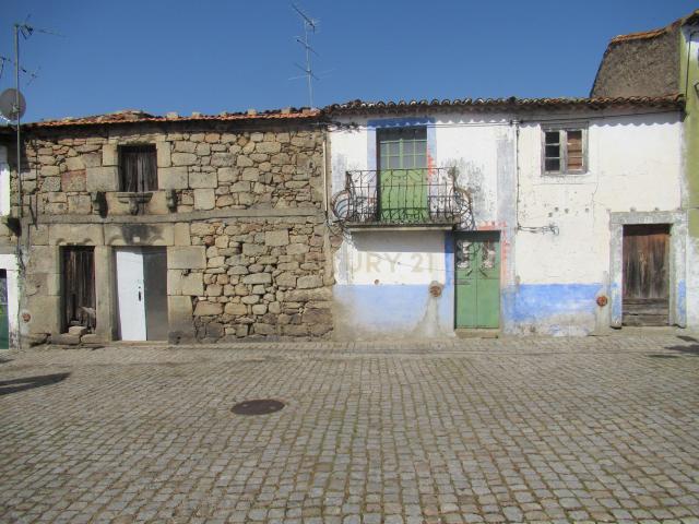 Moradias em pedra | Imóvel de Interesse Municipal | Excelente Potencial de Investimento