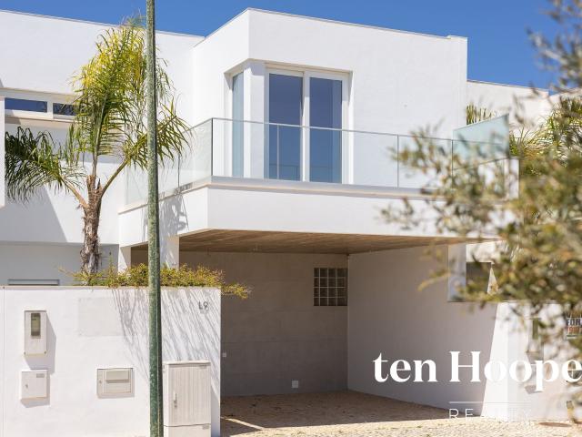 Moradias geminadas modernas de 3 quartos com vista para o ma. 160m² Sagres