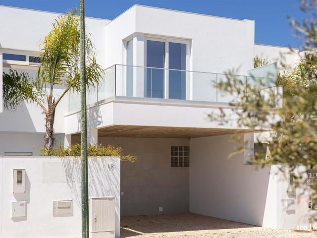 Moradias geminadas modernas de 3 quartos com vista para o ma. 160m² Sagres