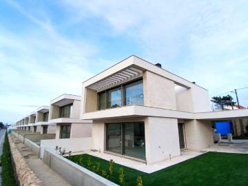 Moradias novas construídas com detalhes de qualidade e luxo! 0m² Rio Maior