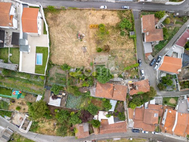 Moradias para recuperar e terreno para construção Trofa