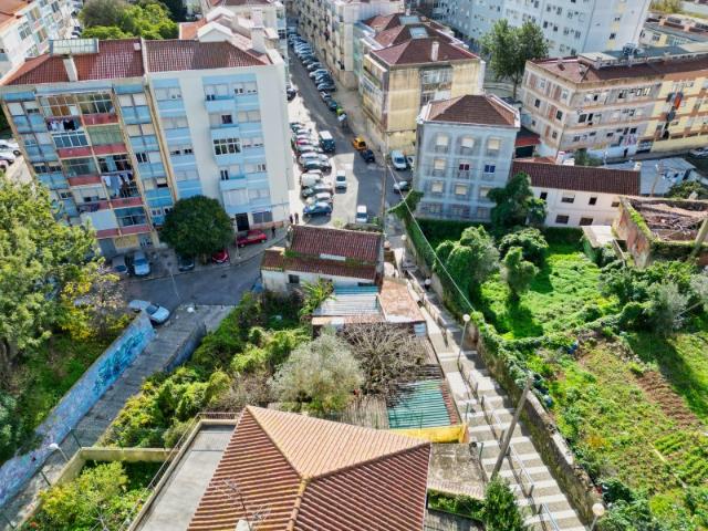 Moradias para recuperar em Agualva Cacém