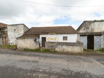 Moradias para reabilitação com terreno na Sapataria Sobral Monte Agraço
