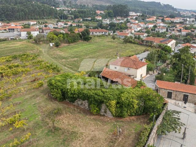 Moradias para Reabilitar com 926 m² de terreno | Vila Nova de Famalicão