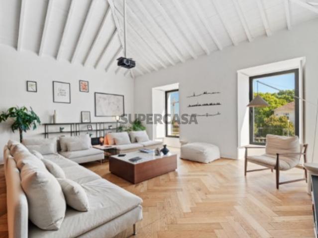 MoradiaT4 com piscina e vista rio na Estrela, Lisboa