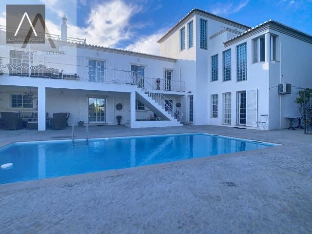 Morandia de luxo com piscina è jardim cerro azul 250m² Quelfes