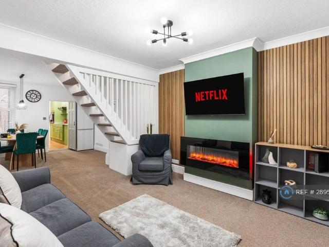 Morant Road, Colchester, CO1 3 bed terraced house to rent £1,850 pcm £427 pw