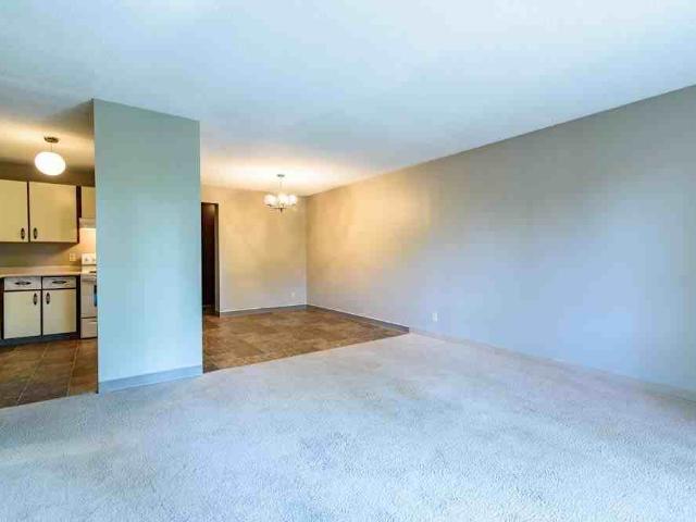 Moray Village Phase II 1 Bedroom Apartment for Rent at 30 Strauss Dr, Winnipeg, MB R3J 3S6 Booth
