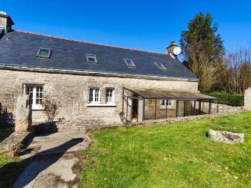 MORBIHAN, Seglien, Maison mitoyenne, 3 chambres, jardin, une grange
