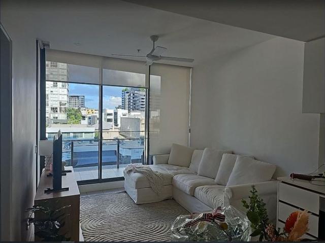 Morden 1 Bedroom Apartment 6 Months for low rental first