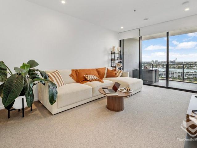 Morden 2 Bedroom Unit with Amazing River & Park Views