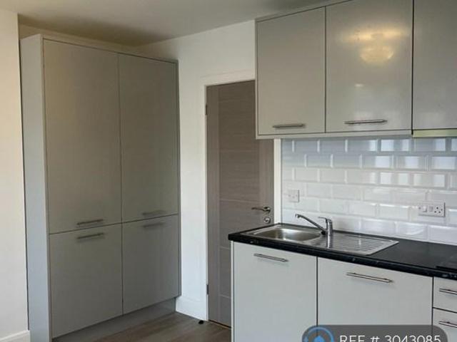 Morden, London, SM4 Studio to rent £1,200 pcm £277 pw