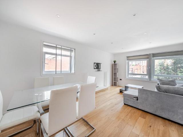 Morden Road, Wimbledon, London, SW19 2 bed flat to rent £2,200 pcm £508 pw