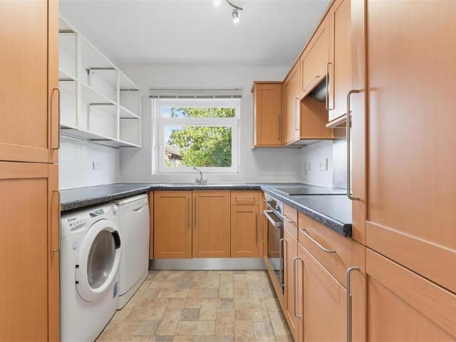 Morden Road, Wimbledon SW19 1 bed flat to rent £1,575 pcm £363 pw