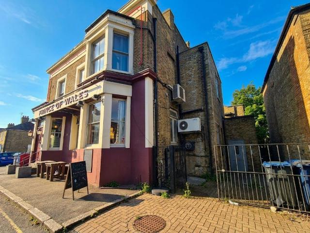 Morden Road, Wimbledon SW19, 2 bed flat to rent, £1,999 pcm | PrimeLocation