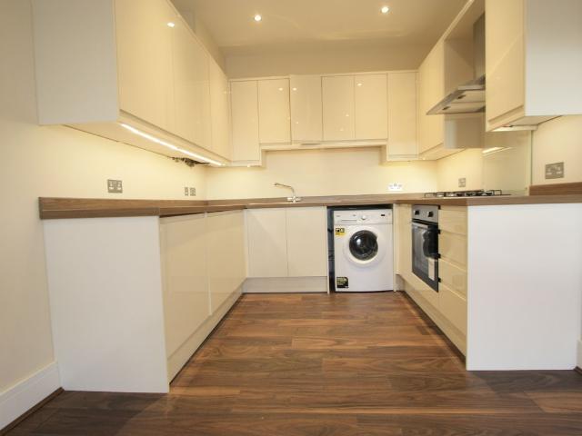 Morden Road, Wimbledon SW19, 2 bed flat to rent, £2,000 pcm | PrimeLocation