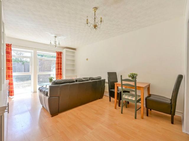 Morden Road, South Wimbledon, London SW19, 1 bed flat to rent, £1,700 pcm | PrimeLocation