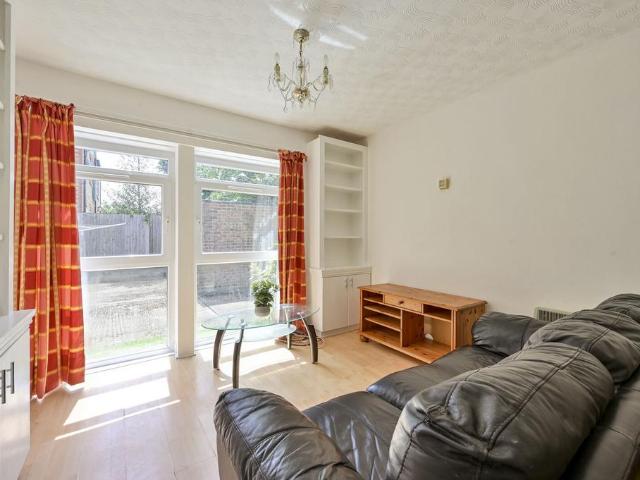 Morden Road, South Wimbledon, London. 1 bed flat to rent £1,700 pcm £392 pw