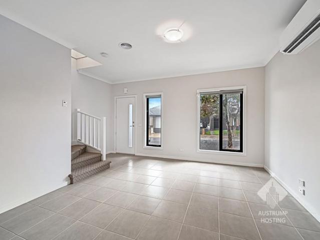 Morden Three Bedroom Townhouse in Truganina