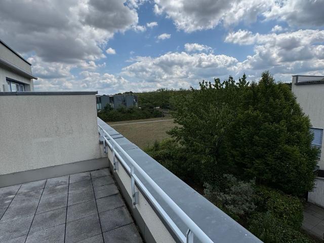 Mordern + Bright 65 m² Apartment | Huge Rooftop Terrace | WiFi & Parking Included | Close to U bahn + Mall + Park