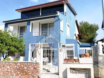 Mordoğan Ardıç'da Full Eşyalı Triplex Satılık Villa