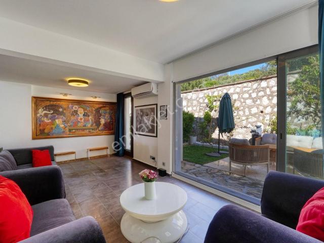 Mordoğan’da Deniz Manzaralı Villa!