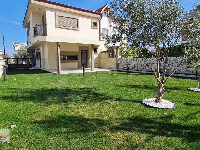 Mordoğan merkezde 3+1 ultra lüks villa
